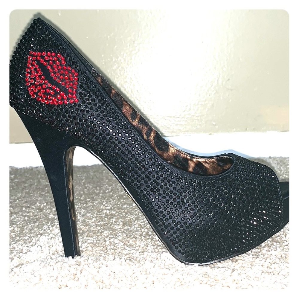 Betsy Johnson Lip Heels